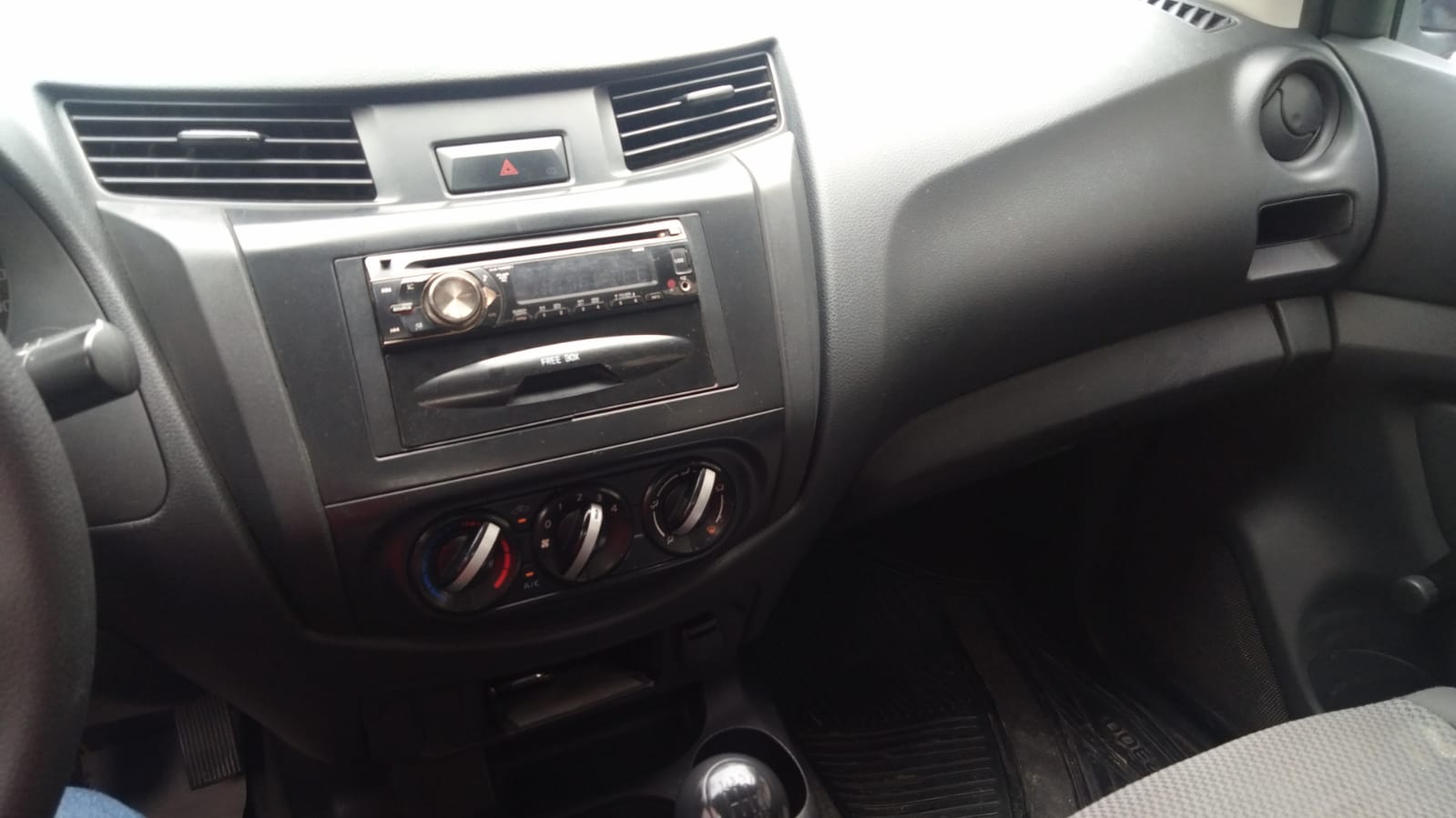 NP3000 PICK UP DOBLE CABINA CON AIRE